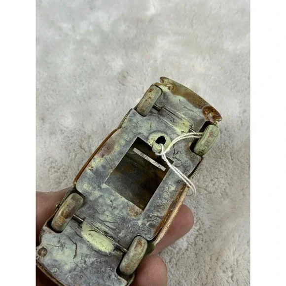 Vintage 1940 Lincoln 4-Door Sedan Diecast Metal Coin Bank Gold Tone 5 Inch - Picture 5 of 6